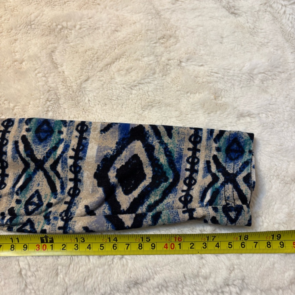 Rue21 Top Medium Geometric Blue Tan Cream Tribal Long Sleeve VNeck Soft Stretch - Picture 13 of 13